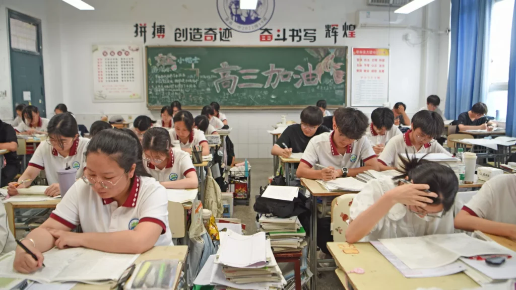 U.S. Restricts Chinese Tech Researchers